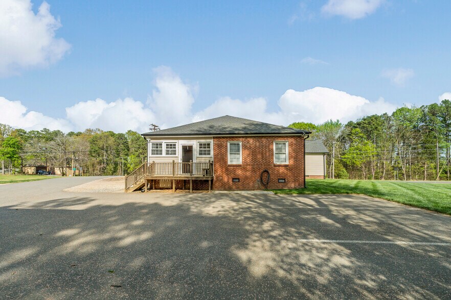 More Photos Of 2310 Concord Lake Rd, Kannapolis Office Residential For Lease