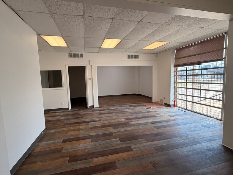 More Photos Of 2611 Irving Blvd, Dallas Distribution For Lease