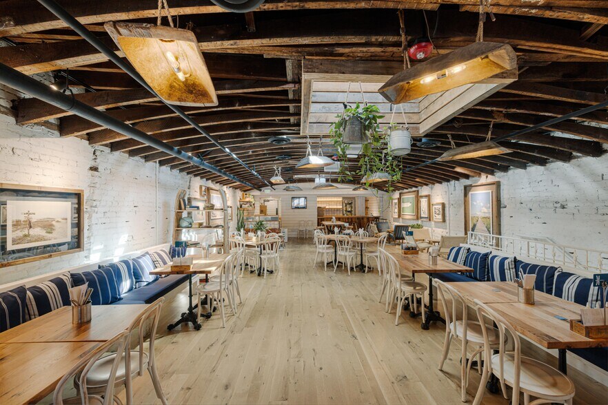 More Photos Of 304 King St, Charleston General Retail For Sale