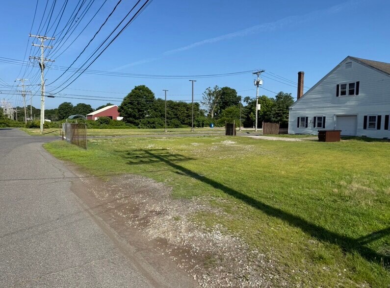 More Photos Of 32 Trolley Rd, Westbrook Auto Repair For Lease