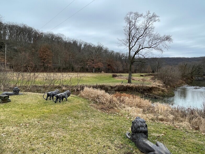 More Photos Of 102-103 Hicks Road Rd, Renfrew Flex For Sale