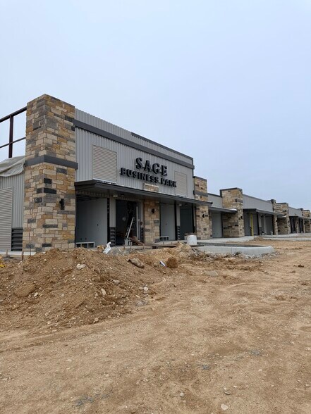 More Photos Of 3822 SE Military Dr, San Antonio Unknown For Lease