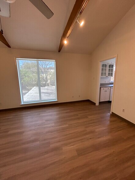 More Photos Of 4916 Kelvin Dr, Houston Coworking Space