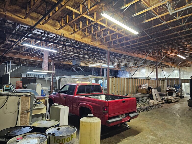 More Photos Of 415 Neil Armstrong, Salt Lake City Light Manufacturing For Sale