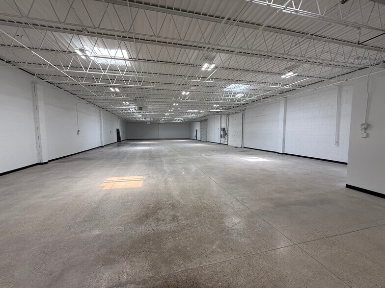 More Photos Of 11574 E Gondola St, Sharonville Warehouse For Lease