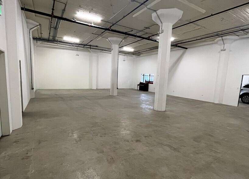 More Photos Of 405 Towne Ave, Los Angeles Showroom For Sale