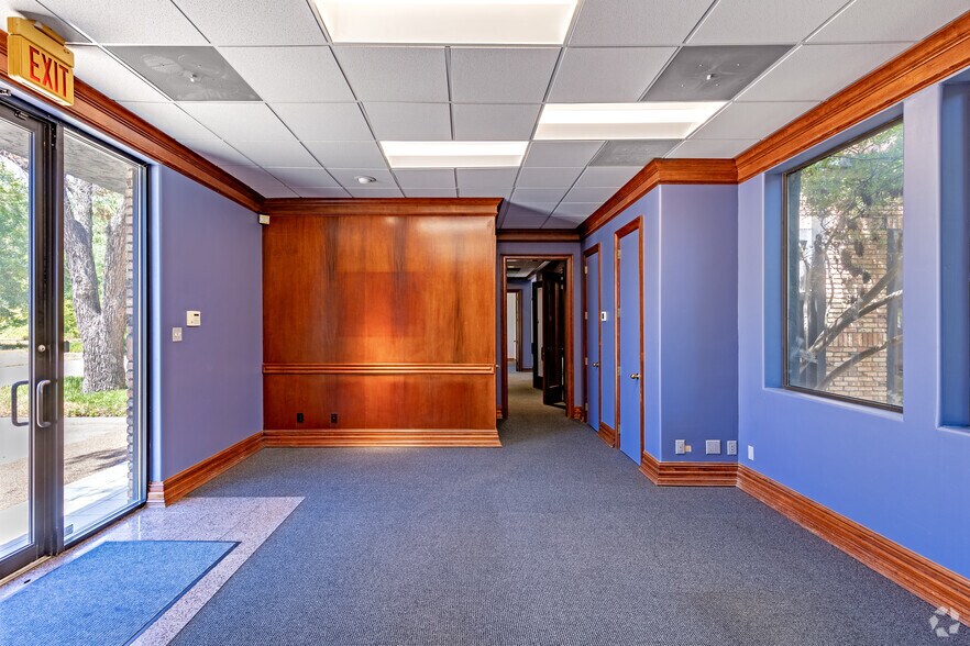 More Photos Of 440 N Center St, Arlington Office For Sale