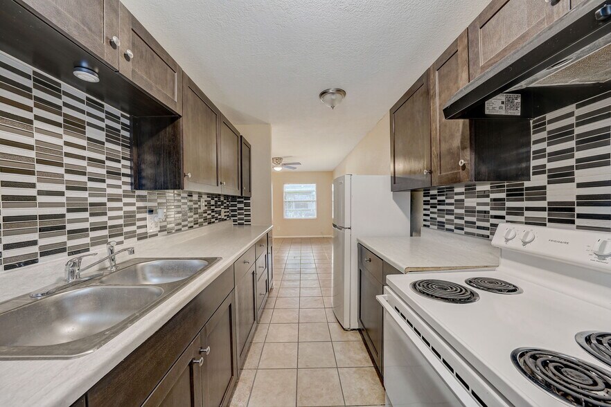 More Photos Of 3017 49th St S, Gulfport Apartments For Sale