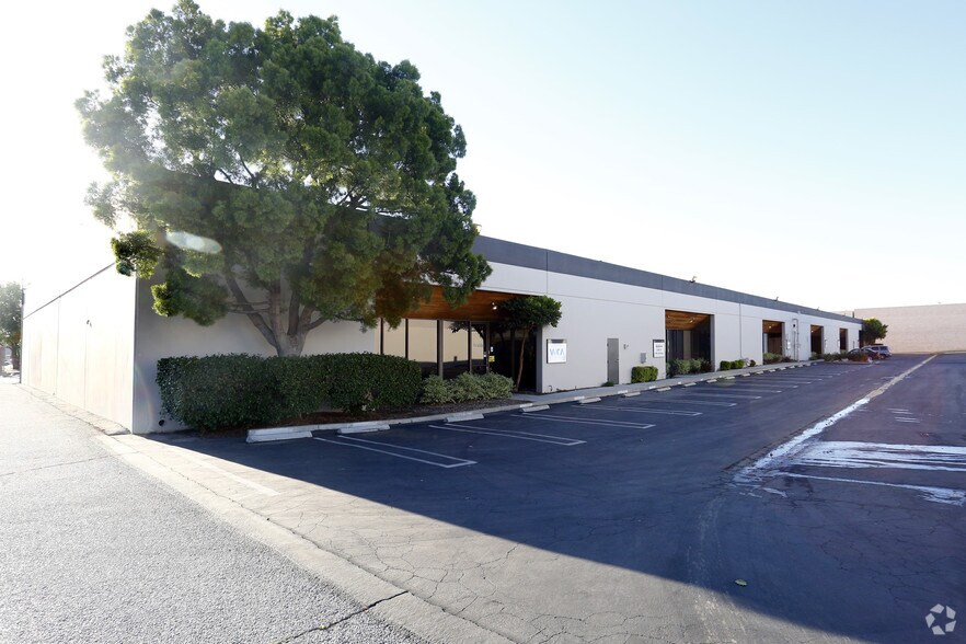 Primary Photo Of 9420 Lurline Ave, Chatsworth Unknown For Lease