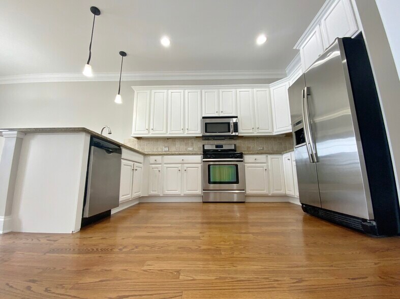 More Photos Of 219 White St, Frankfort Office Residential For Sale