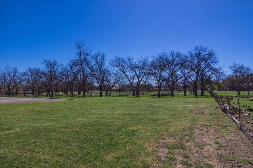 More Photos Of 3101 Austin Ave, Brownwood Bank For Sale