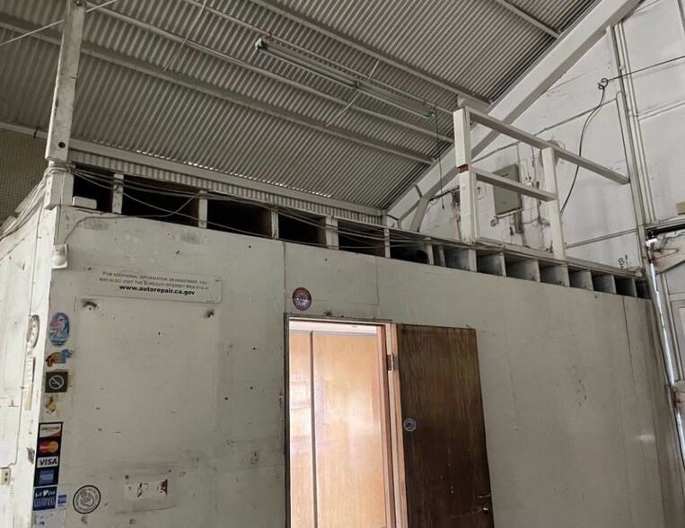 More Photos Of 126 E 16th St, Costa Mesa Service For Lease