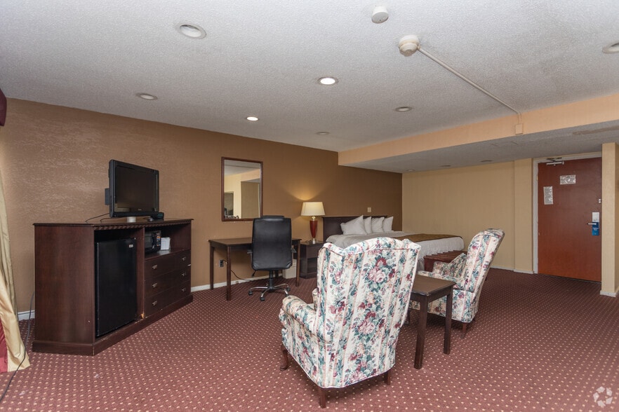 More Photos Of 1800 Miami St, Toledo Hotel For Sale