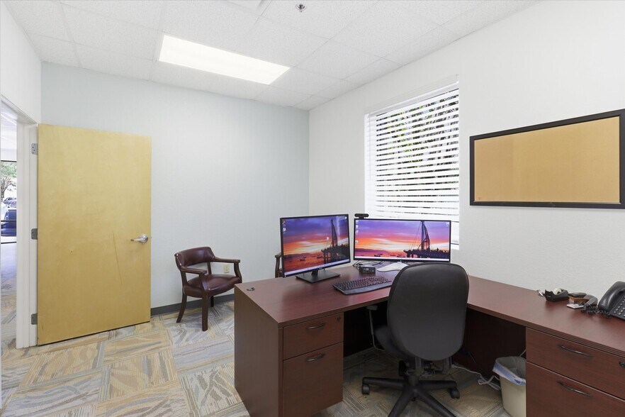 More Photos Of 4009-4033 W 1st St, Sanford Office For Sale