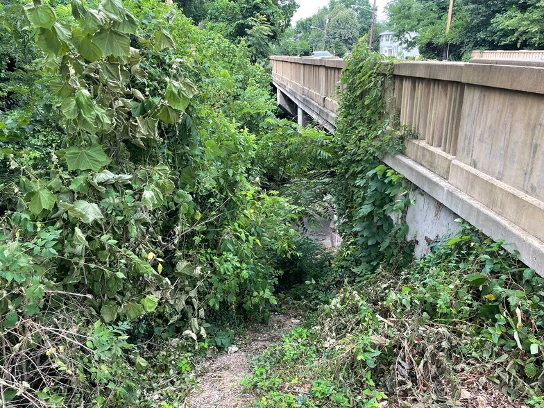 More Photos Of 3666-3672 Erie Ave, Cincinnati Restaurant For Lease