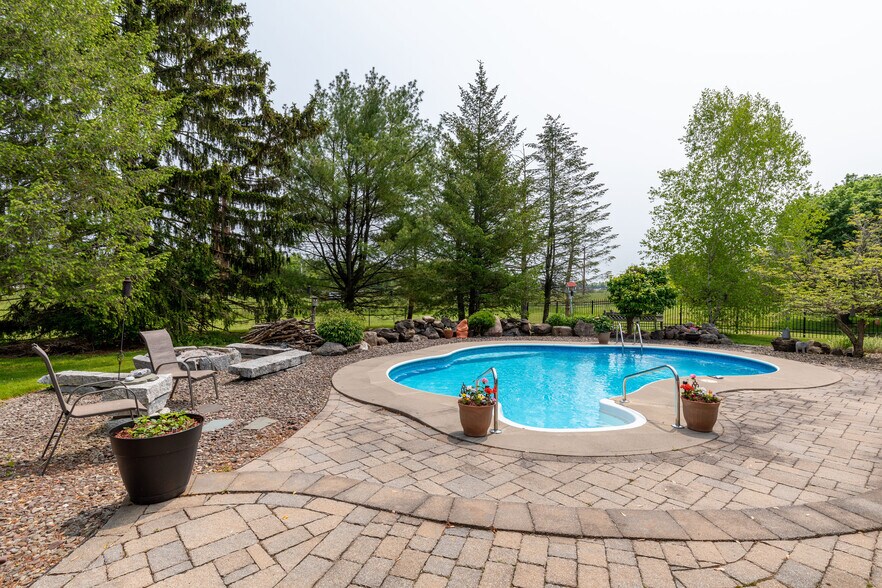 More Photos Of 8662 Brewerton Rd, Cicero Industrial For Sale