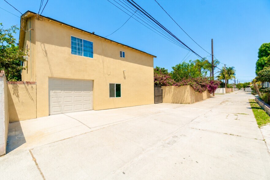 More Photos Of 1562 W 31st St, Long Beach Apartments For Sale