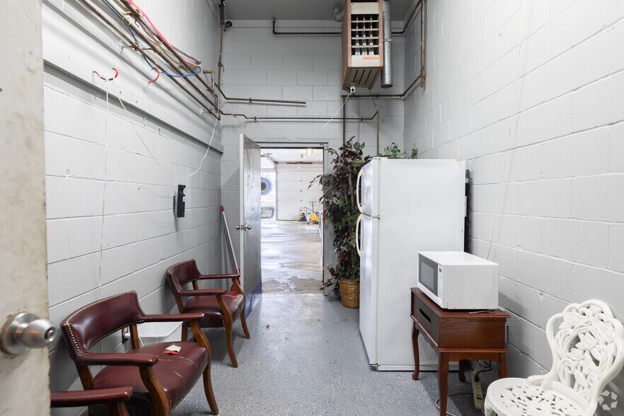 More Photos Of 2101 E Home Rd, Springfield Freestanding For Sale