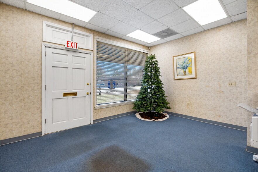 More Photos Of 713 Anderson St, Belton Office For Sale