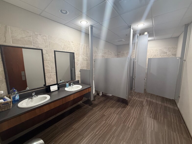 More Photos Of 1754 Bagdad Rd, Cedar Park Office For Sale