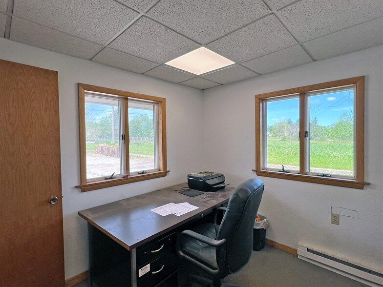 More Photos Of 9711 Perry Hwy, Waterford Warehouse For Sale