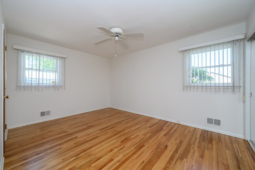 More Photos Of 373 Ford Ave, Fords Medical For Sale