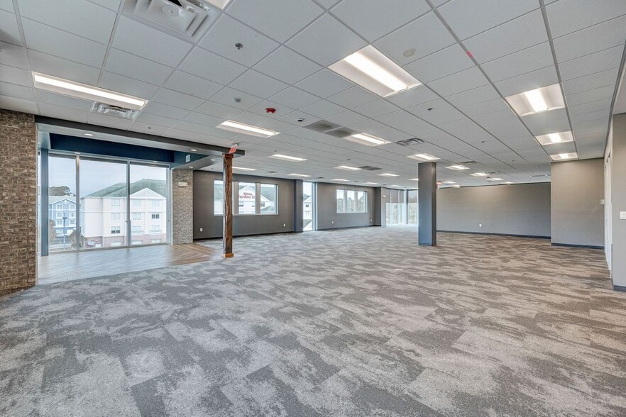 More Photos Of 6740 Rock Spring Rd, Wilmington Office For Lease