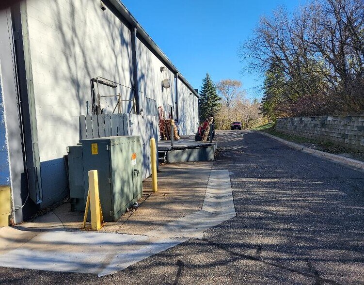 More Photos Of 1320 Duckwood Dr, Eagan Freestanding For Lease