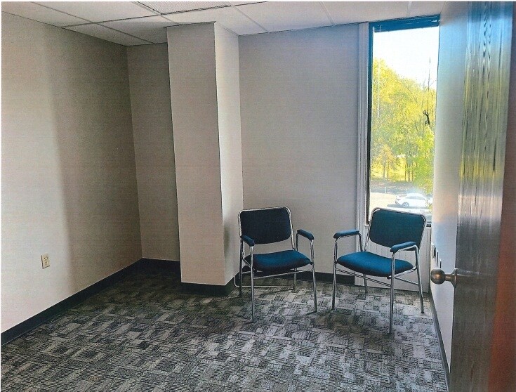 More Photos Of 1020 Woodman Dr, Dayton Medical For Lease