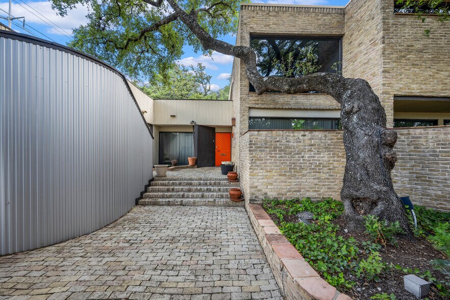 More Photos Of 8647 Wurzbach Rd, San Antonio Medical For Lease