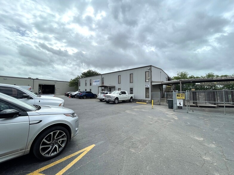 More Photos Of 19940 I-37, Elmendorf Warehouse For Lease