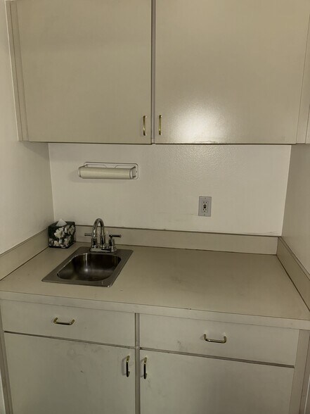 More Photos Of 4770 W University Ave, Las Vegas Warehouse For Sale