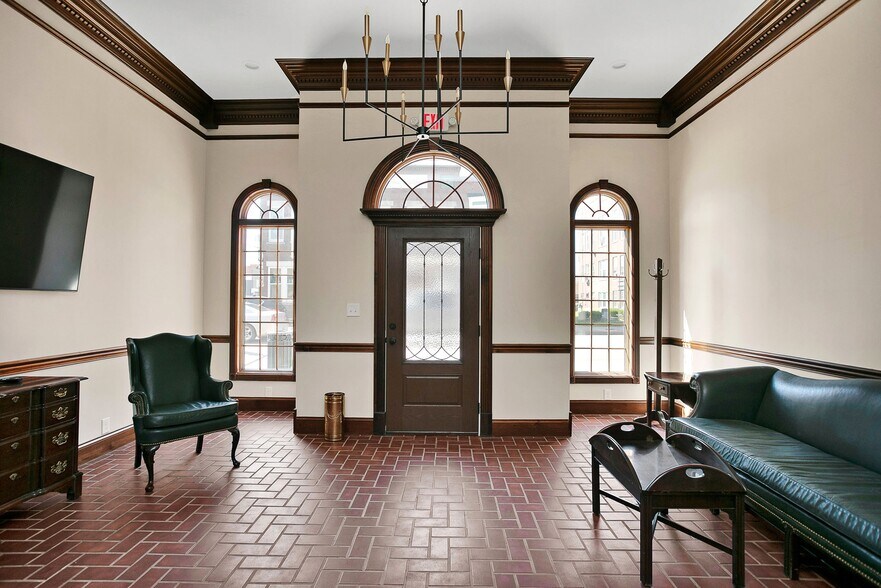 More Photos Of 103 W Main St, Lebanon Office Residential For Lease