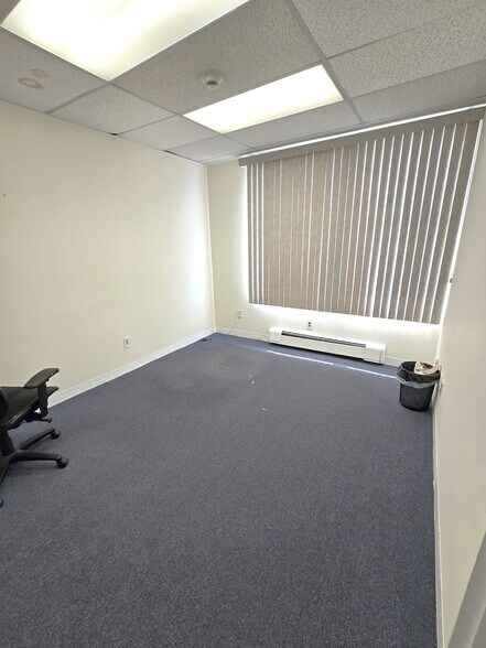 More Photos Of 212 W Park Ave, Long Beach Office For Lease