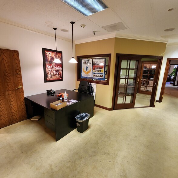 More Photos Of 120 S Victory Blvd, Burbank Loft Creative Space For Lease