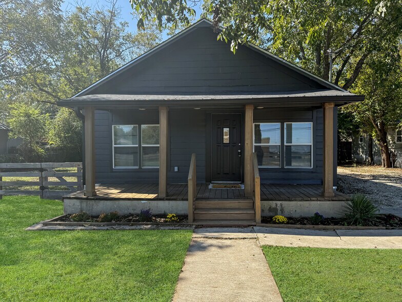 Primary Photo Of 703 E Main St, Little River Academy Flex For Sale