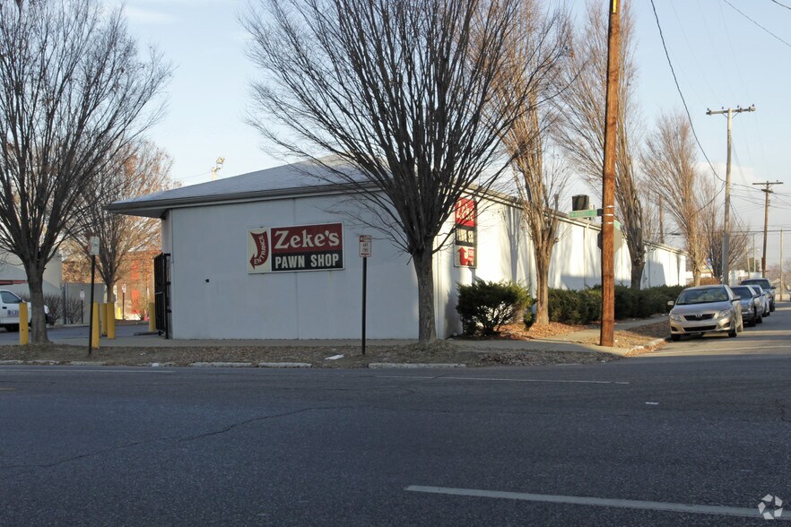 More Photos Of 2301 W Market St, Louisville Freestanding For Sale