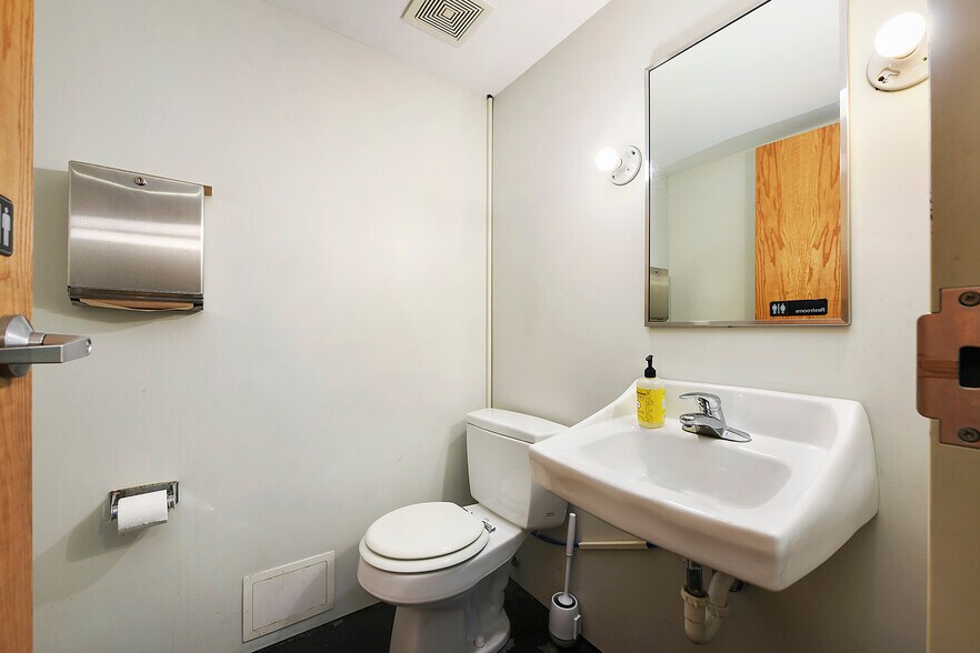 More Photos Of 5515 Penn Ave, Pittsburgh Storefront Retail Office For Lease