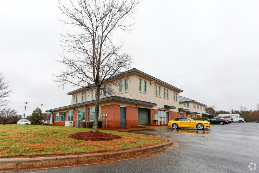 More Photos Of 1616-1632 Village Harbor Dr, Clover Office For Lease