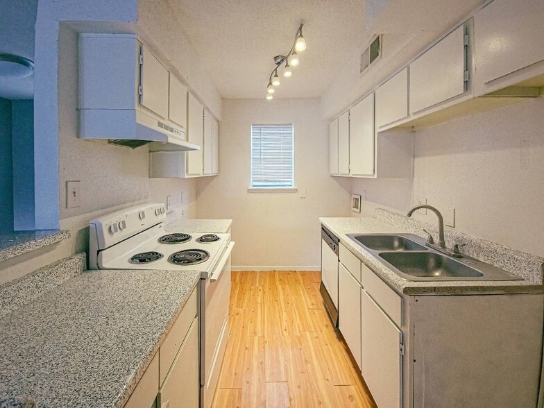 More Photos Of 8600 Theta St, Houston Apartments For Sale