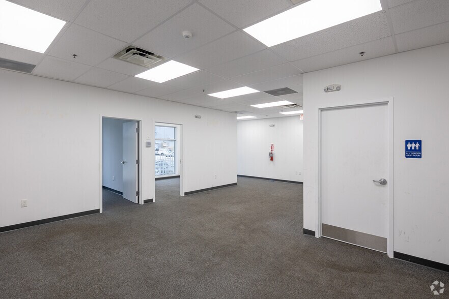 More Photos Of 3042 NW 73rd St, Miami Distribution For Lease