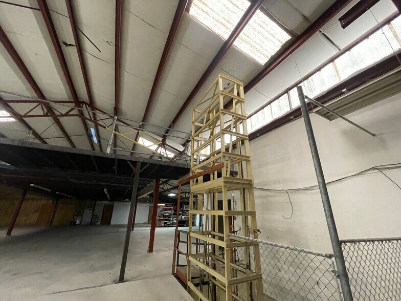More Photos Of 4405 Dorchester Rd, Charleston Freestanding For Lease