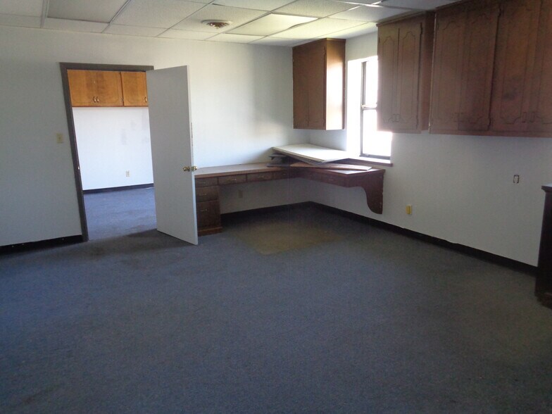 More Photos Of 3916 S Lynn Ct, Independence Medical For Lease