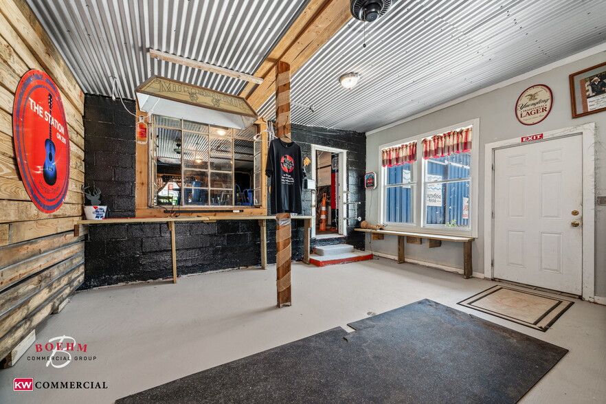 More Photos Of 23699-23737 W US Highway 290, Harper Storefront For Sale