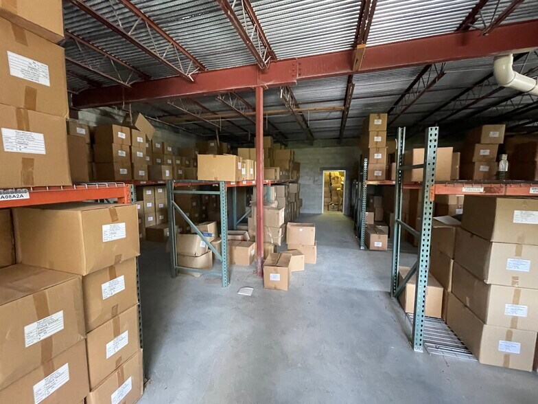 More Photos Of 2127 Grand Blvd, Holiday Light Distribution For Sale