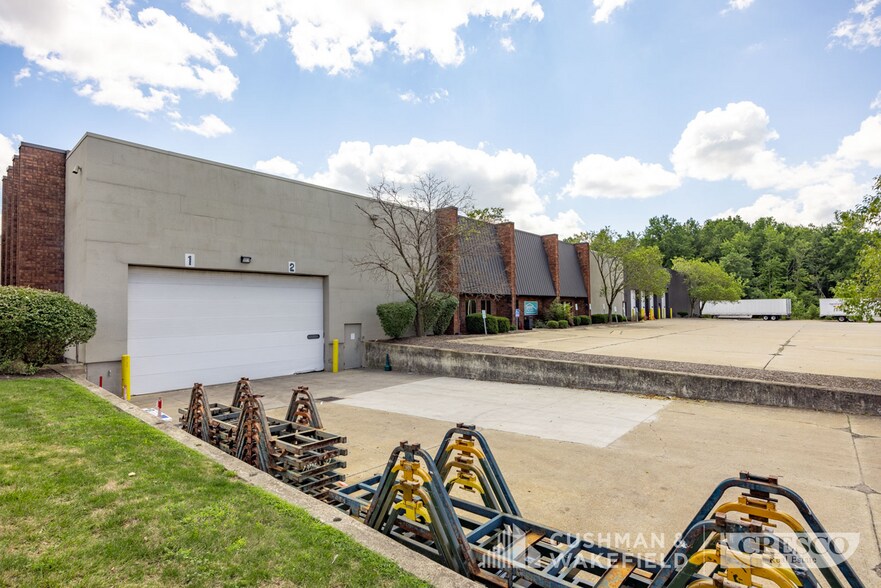 More Photos Of 720 E Highland Rd, Macedonia Warehouse For Lease