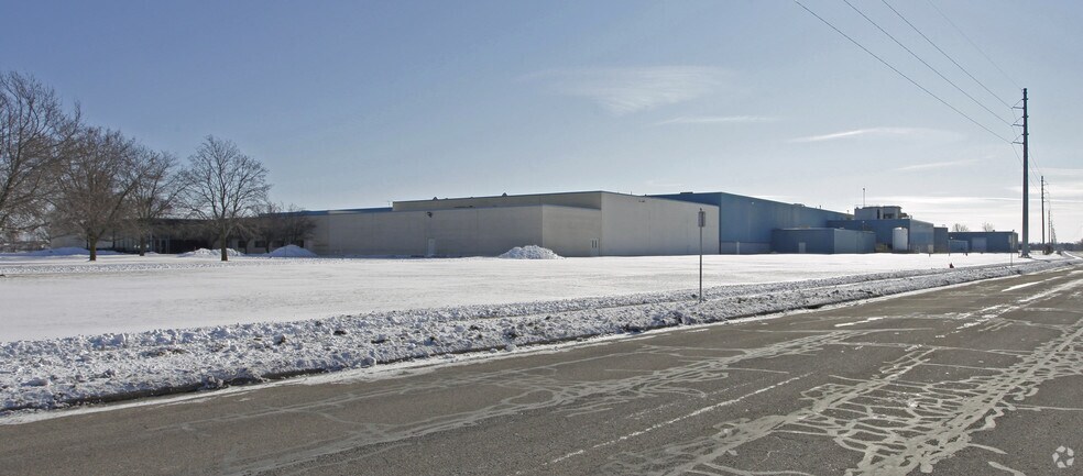 More Photos Of 100 S CP Ave, Lake Mills Manufacturing For Lease