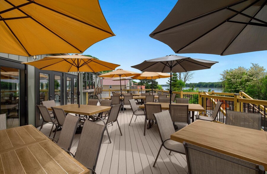 More Photos Of 115 N Shore Dr, Fountain City Restaurant For Sale
