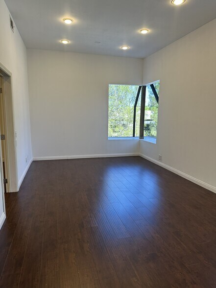 More Photos Of 23276 S Pointe Dr, Laguna Hills Office For Lease