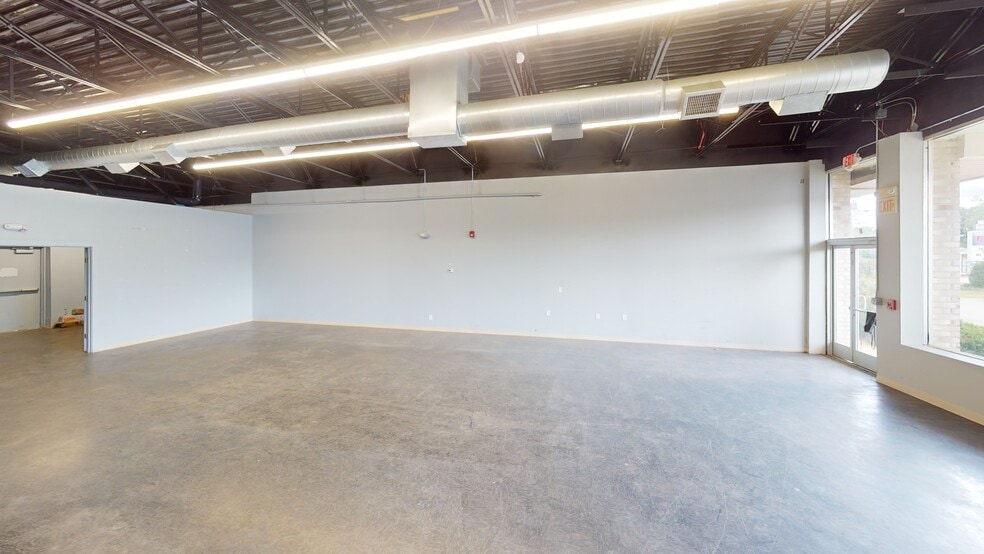More Photos Of 18 Plaistow Rd, Plaistow Unknown For Lease